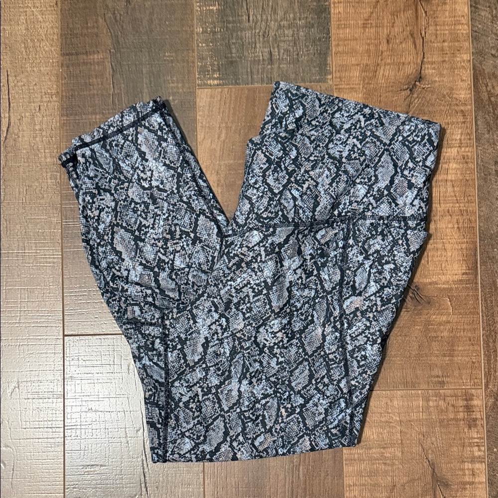 Fabletics Monochrome Snake Pattern Leggings‎